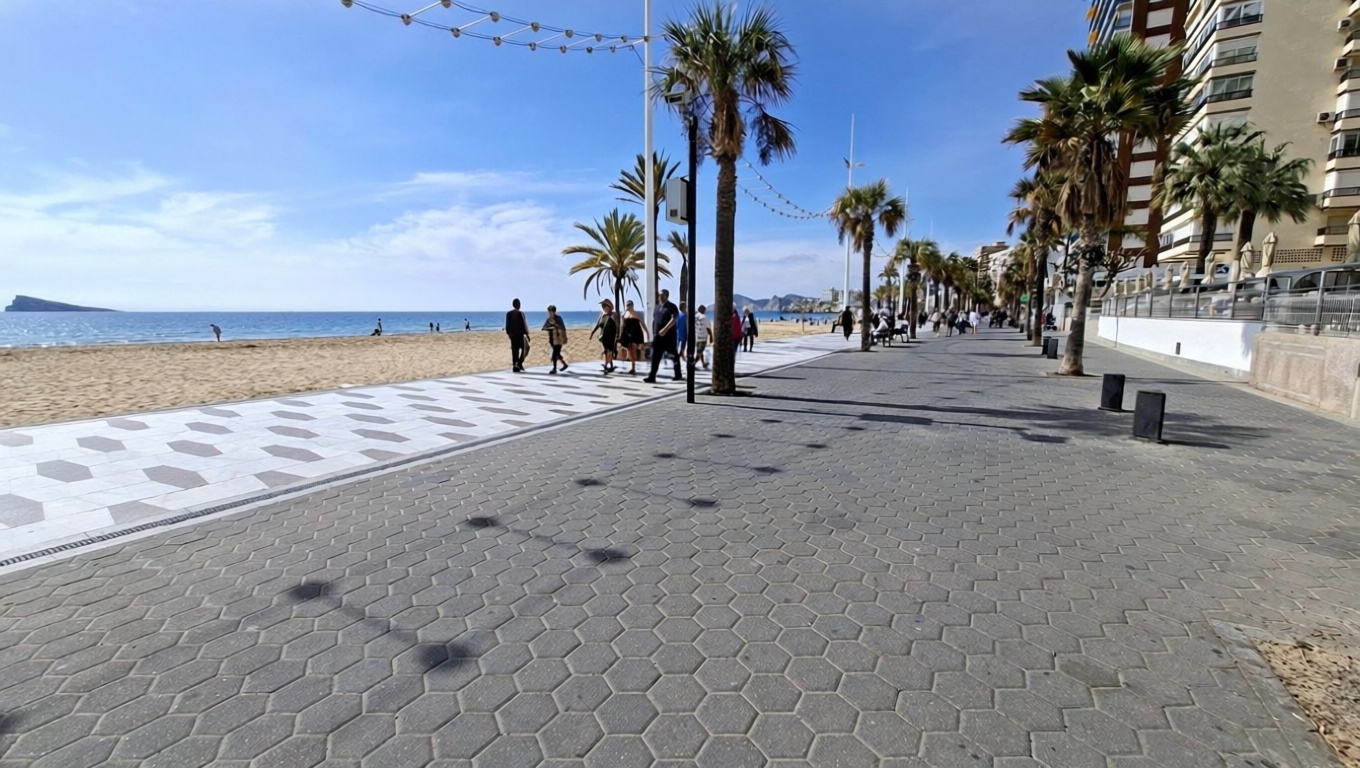 Piso en primera línea de playa en Benidorm — Vista mar