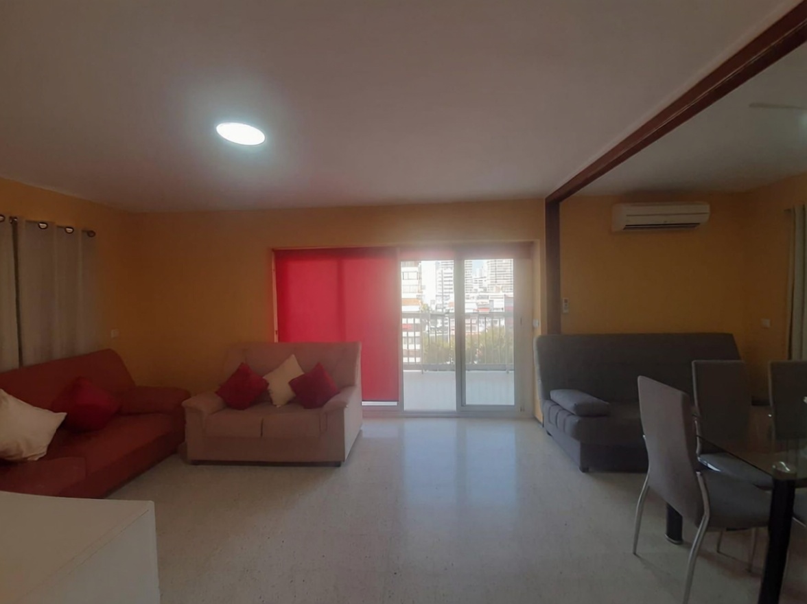 Apartamento em primeira linha de praia em Benidorm — Sala