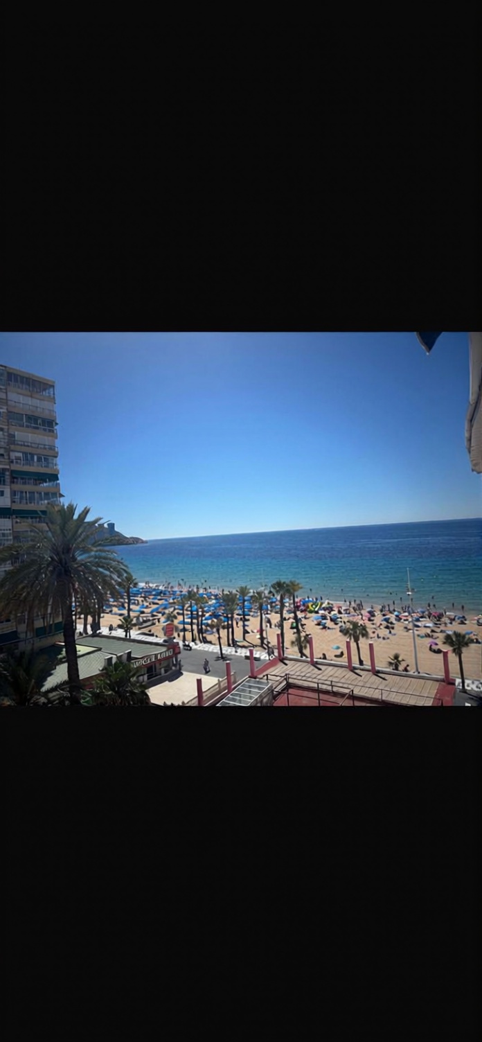 Wohnung in erster Strandlinie in Benidorm — Meerblick