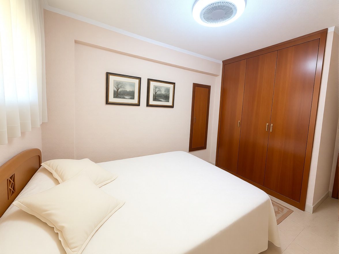 Piso en primera línea de playa en Benidorm — Dormitorio