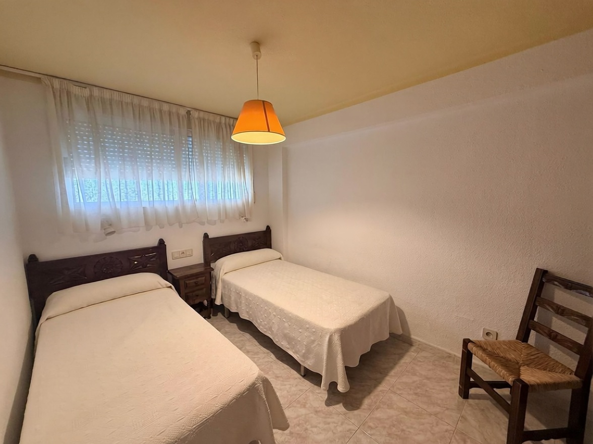 Piso en primera línea de playa en Benidorm — Dormitorio