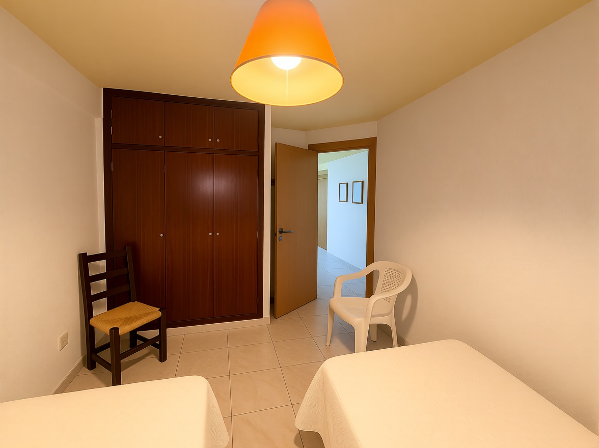 Piso en primera línea de playa en Benidorm — Dormitorio