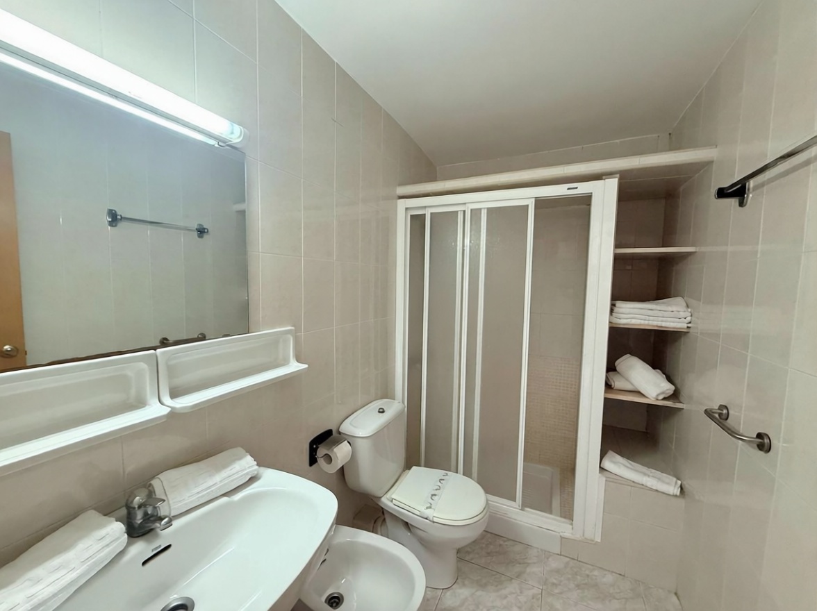 Piso en primera línea de playa en Benidorm — Baño