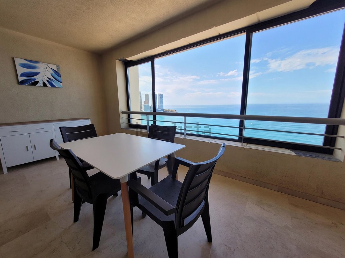 Piso en primera línea de playa en Benidorm — Terraço mar