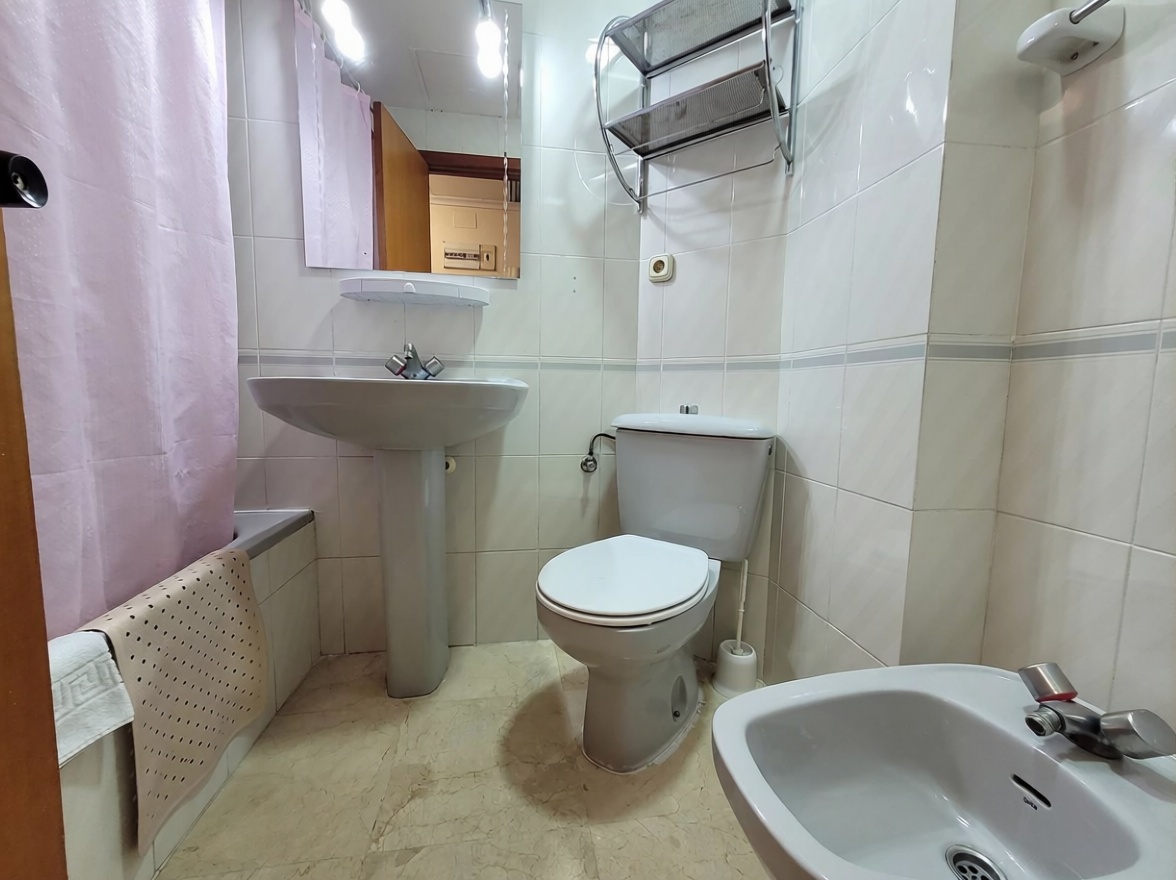 Piso en primera línea de playa en Benidorm — Casa banho