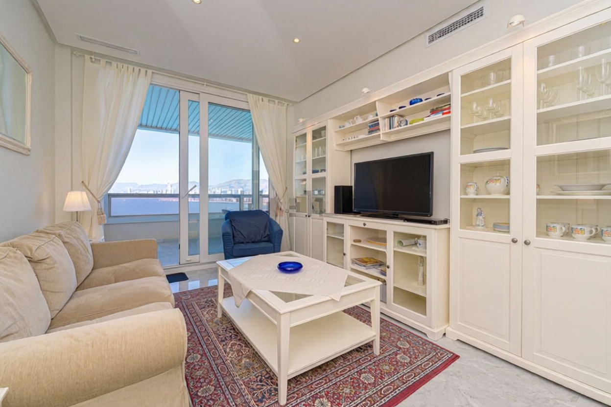 Piso en primera línea de playa en Benidorm — Sala