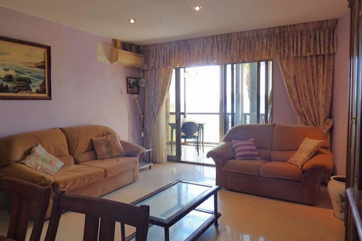 Dúplex en primera línea de playa en Benidorm — Living room