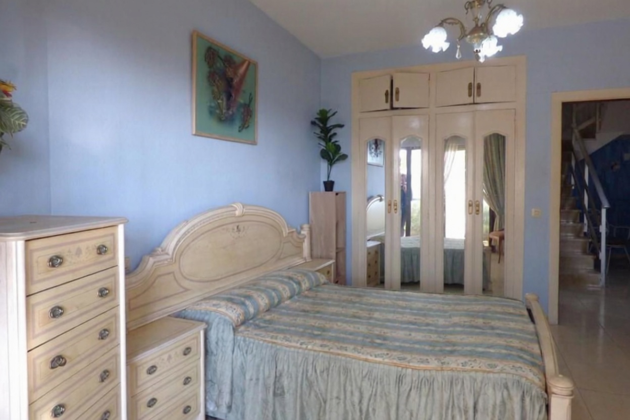 Dúplex en primera línea de playa en Benidorm — Bedroom