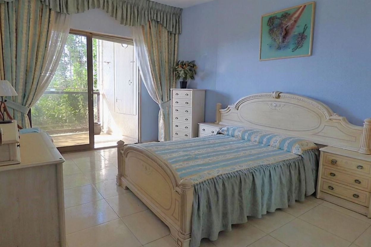 Dúplex en primera línea de playa en Benidorm — Bedroom