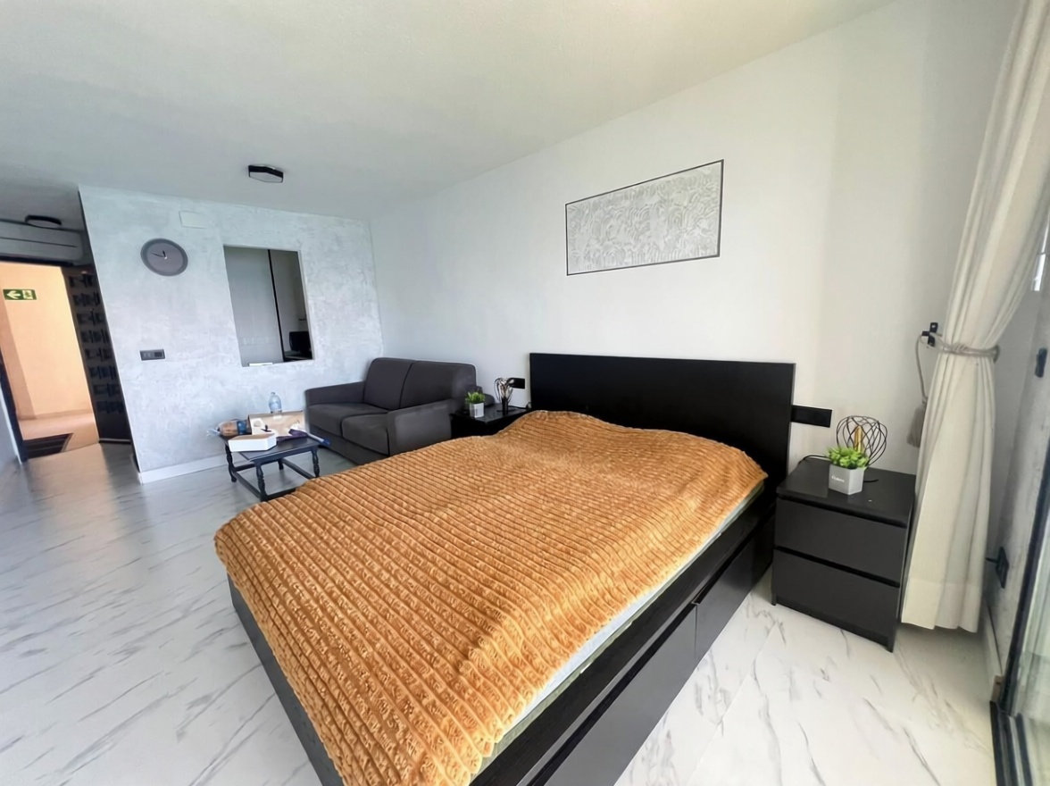 Estudio en primera línea de playa en Benidorm — Bedroom