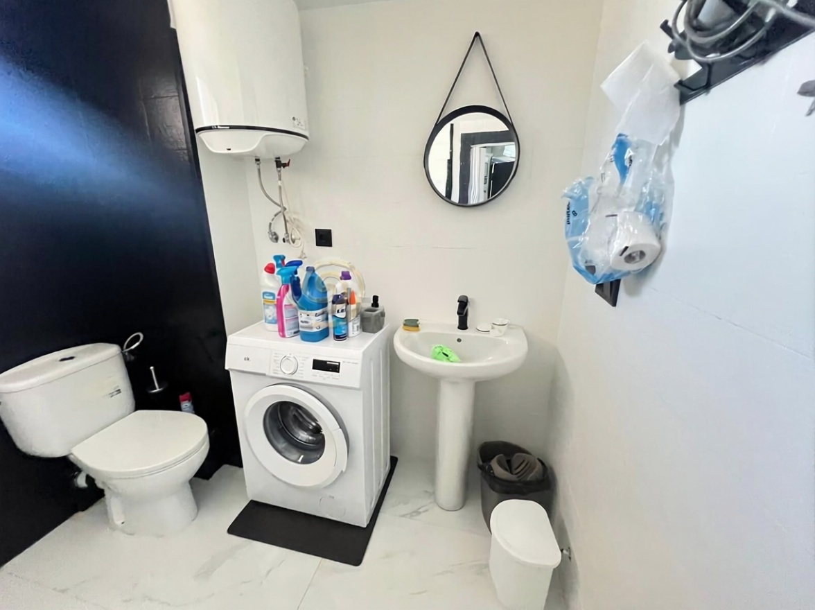 Estudio en primera línea de playa en Benidorm — Bathroom