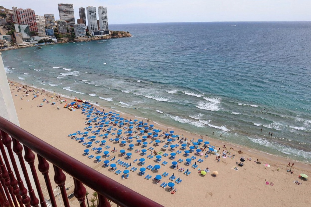 Estudio en primera línea de playa en Benidorm — Terraza mar