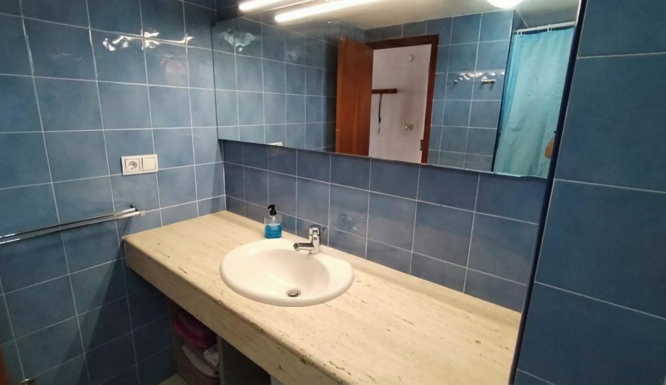 Piso en primera línea de playa en Benidorm — Baño