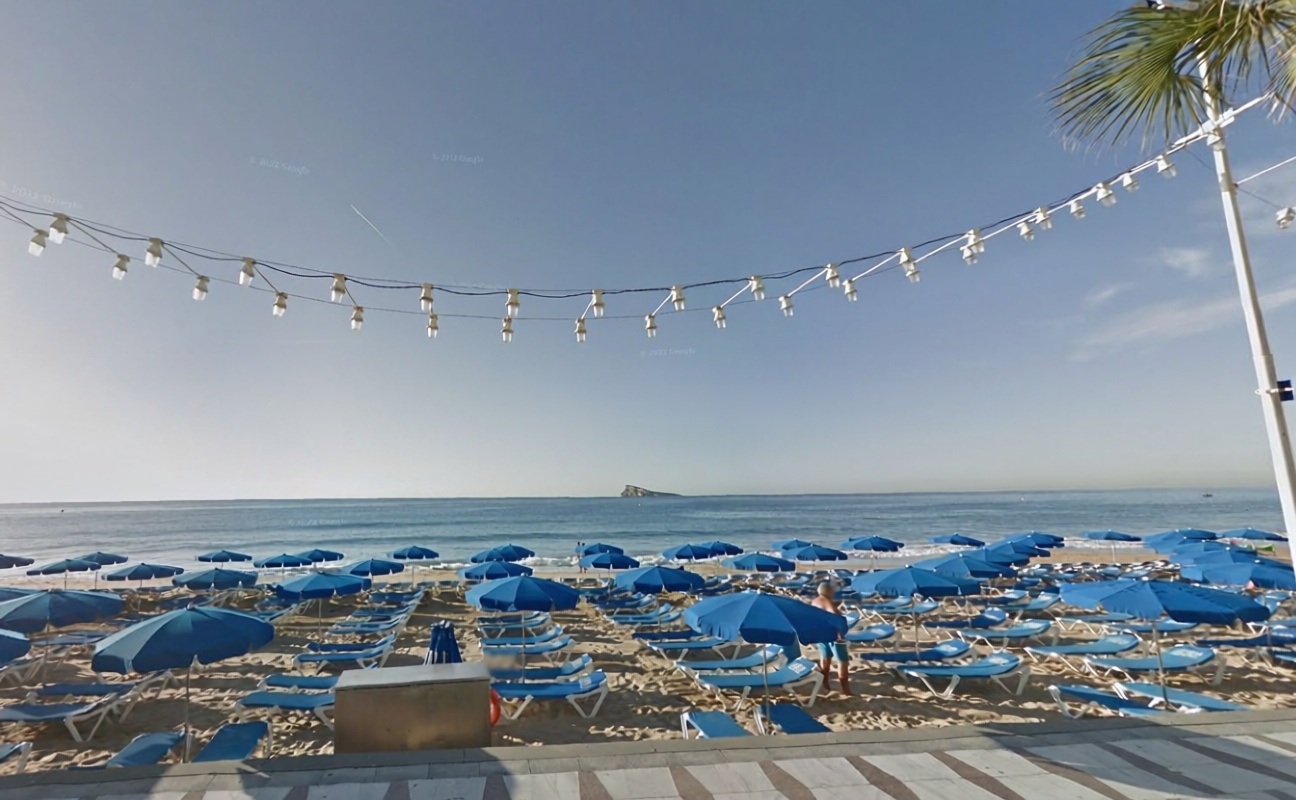 Studio en primera línea de playa en Benidorm — Living room