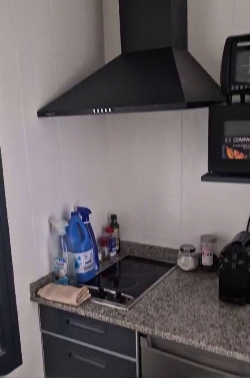 Studio en primera línea de playa en Benidorm — Kitchen