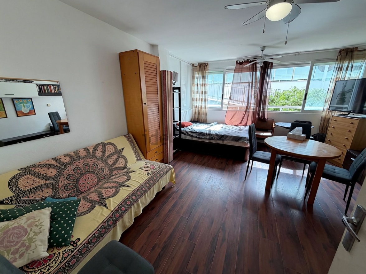 Estudio en primera línea de playa en Benidorm — Living room
