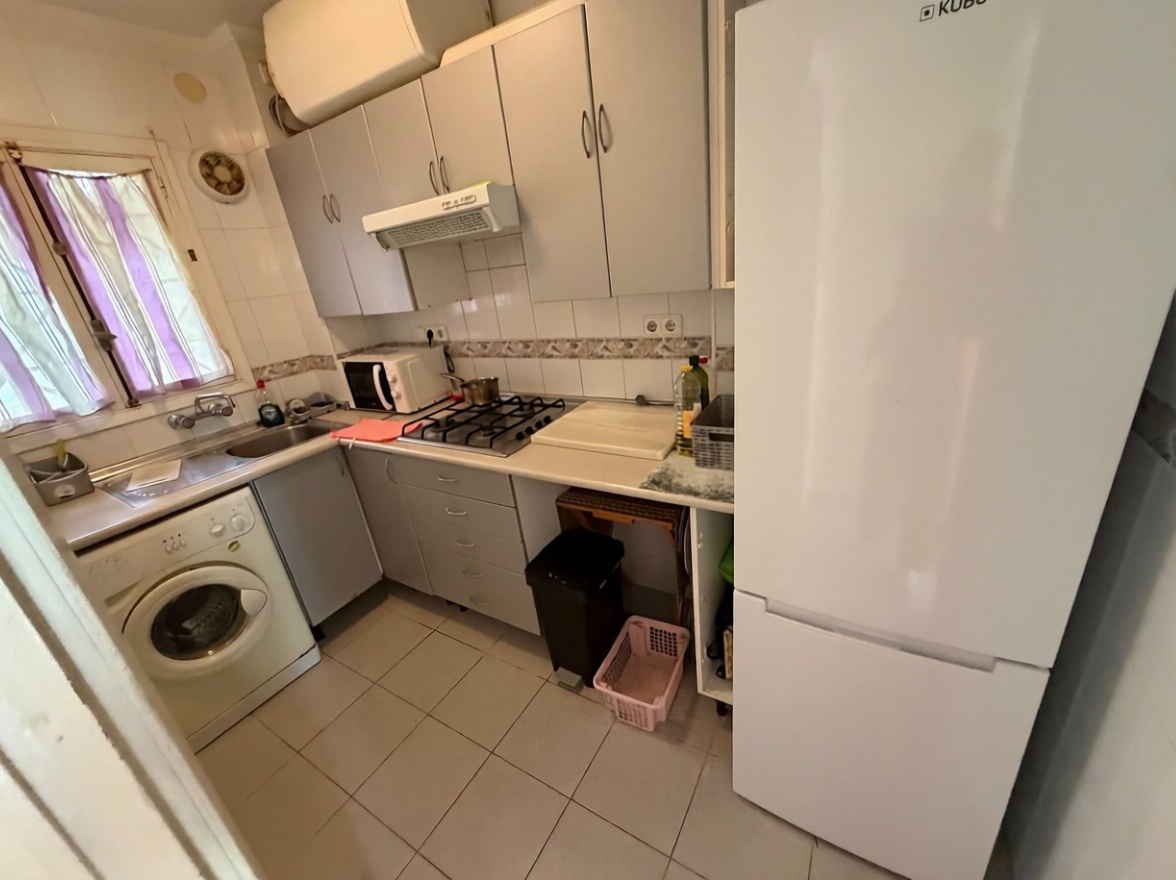 Estudio en primera línea de playa en Benidorm — Kitchen