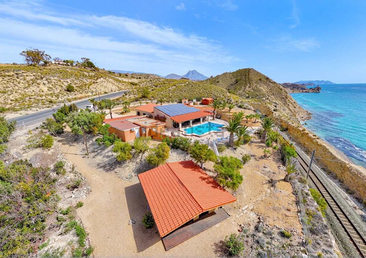 Chalet with Direct Beach Access in Villajoyosa