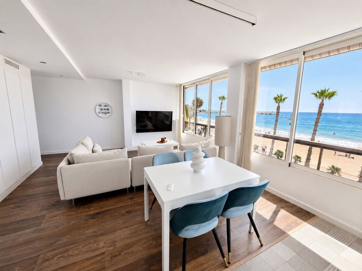 Flat in Villajoyosa on the Seafront — Living room