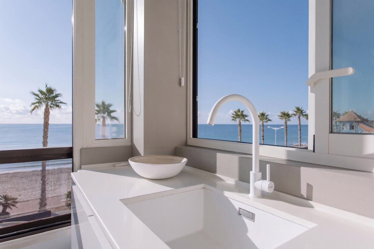 Piso en primera línea de playa en Villajoyosa — Cozinha