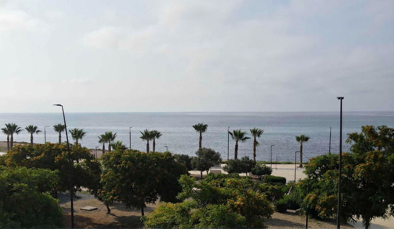 Flat in Villajoyosa on the First Line of the Beach