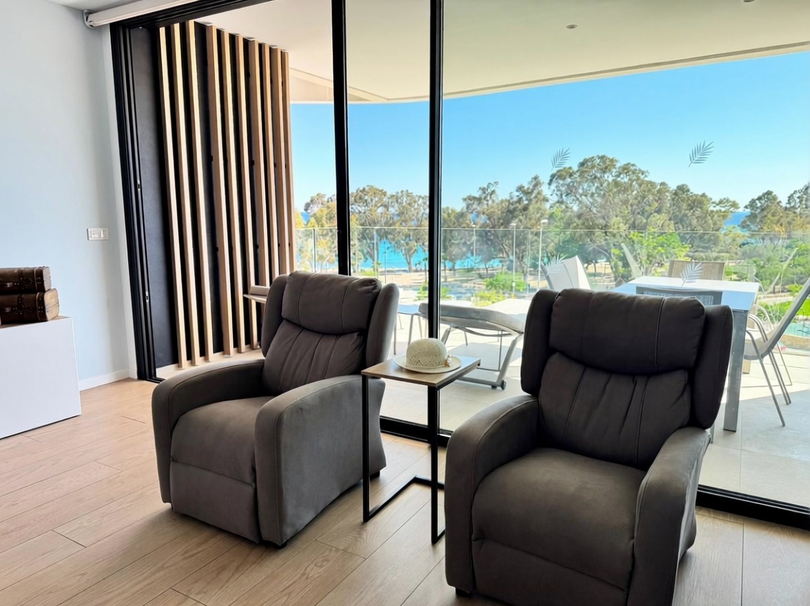 Flat in Villajoyosa on the First Line of the Beach — Living room