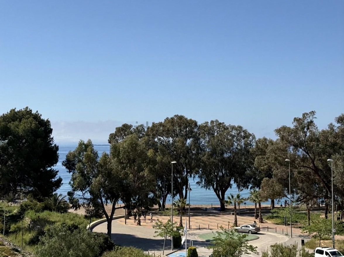 Piso en primera línea de playa en Villajoyosa — Sea view