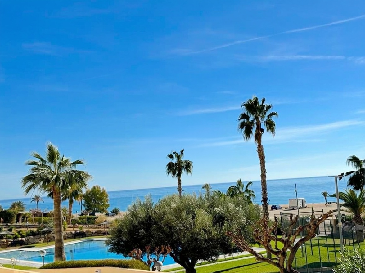 Appartement en première ligne de plage à Villajoyosa — Vue mer