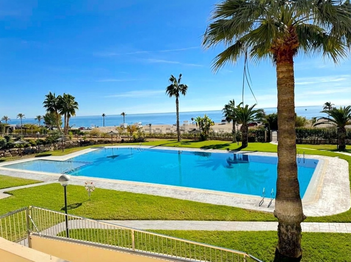 Appartement en première ligne de plage à Villajoyosa — Vue mer