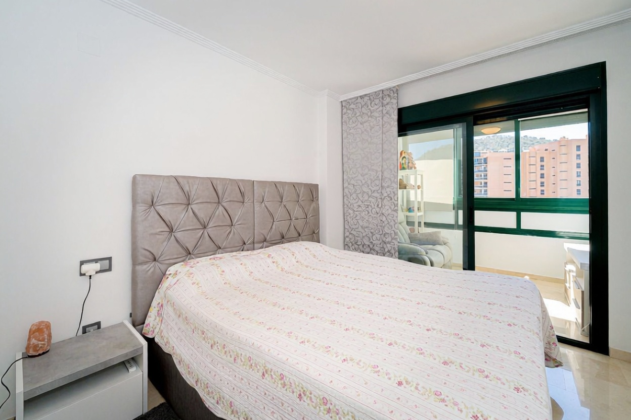 Flat on the Seafront in Villajoyosa — Bedroom