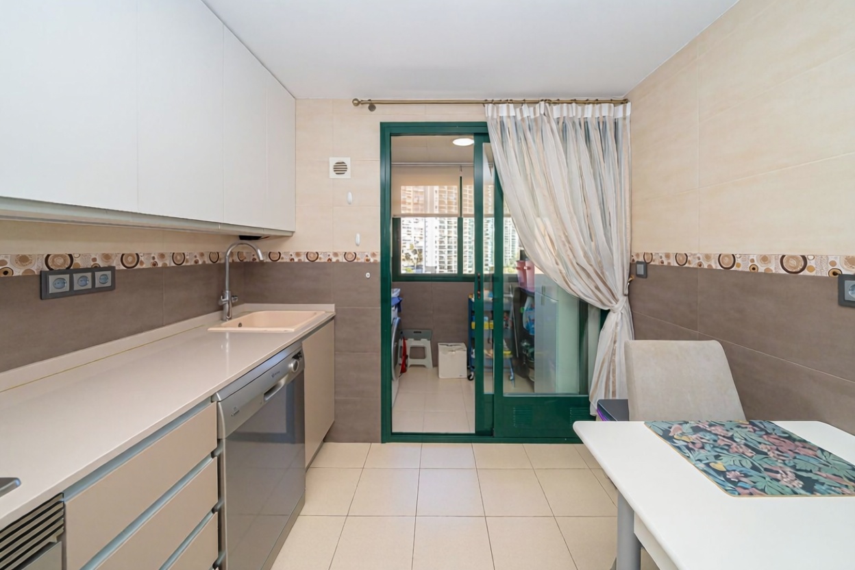Flat on the Seafront in Villajoyosa — Kitchen