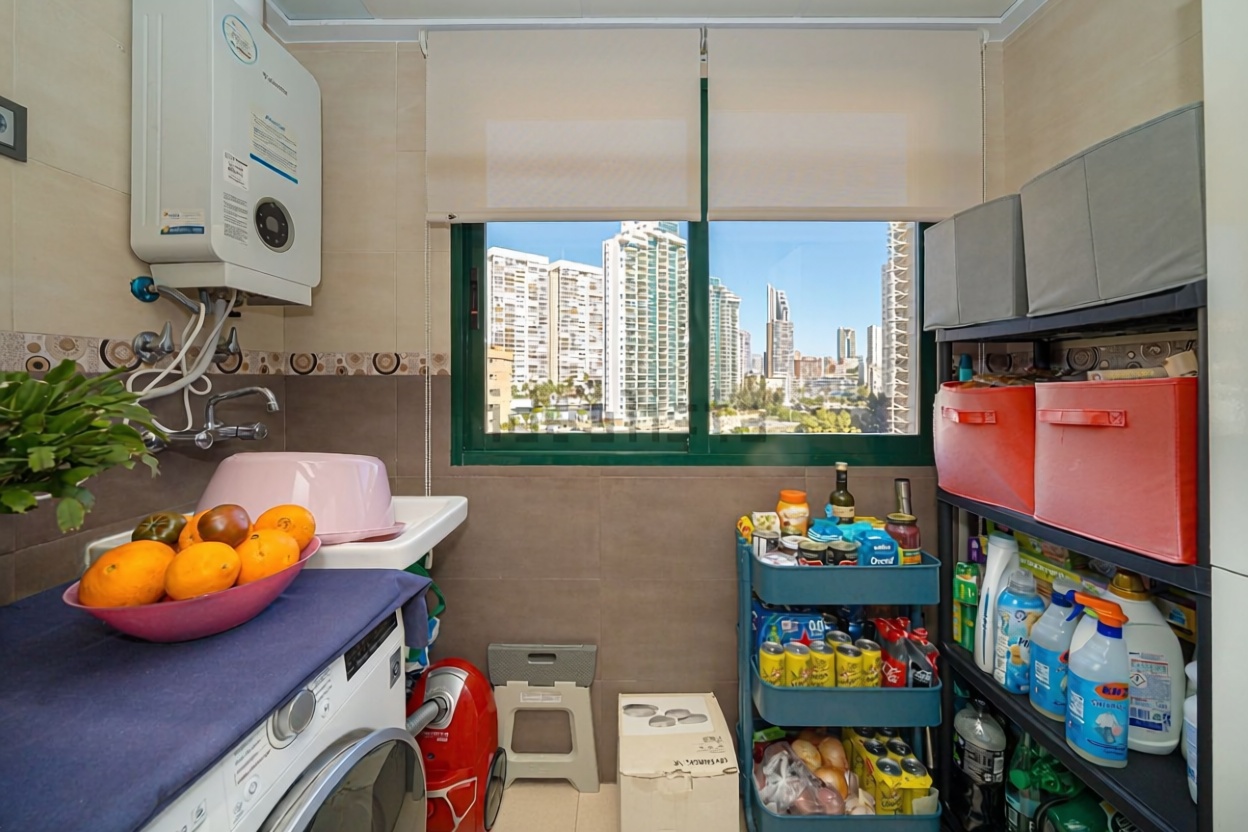 Flat on the Seafront in Villajoyosa — Bathroom