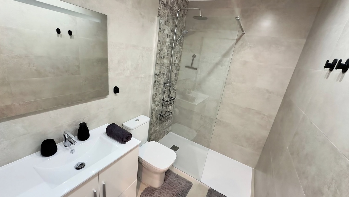 Ático en primera línea de mar en Villajoyosa — Bathroom
