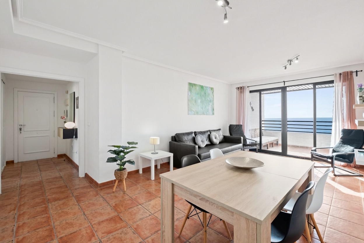 Piso en primera línea de playa en Villajoyosa — Living room