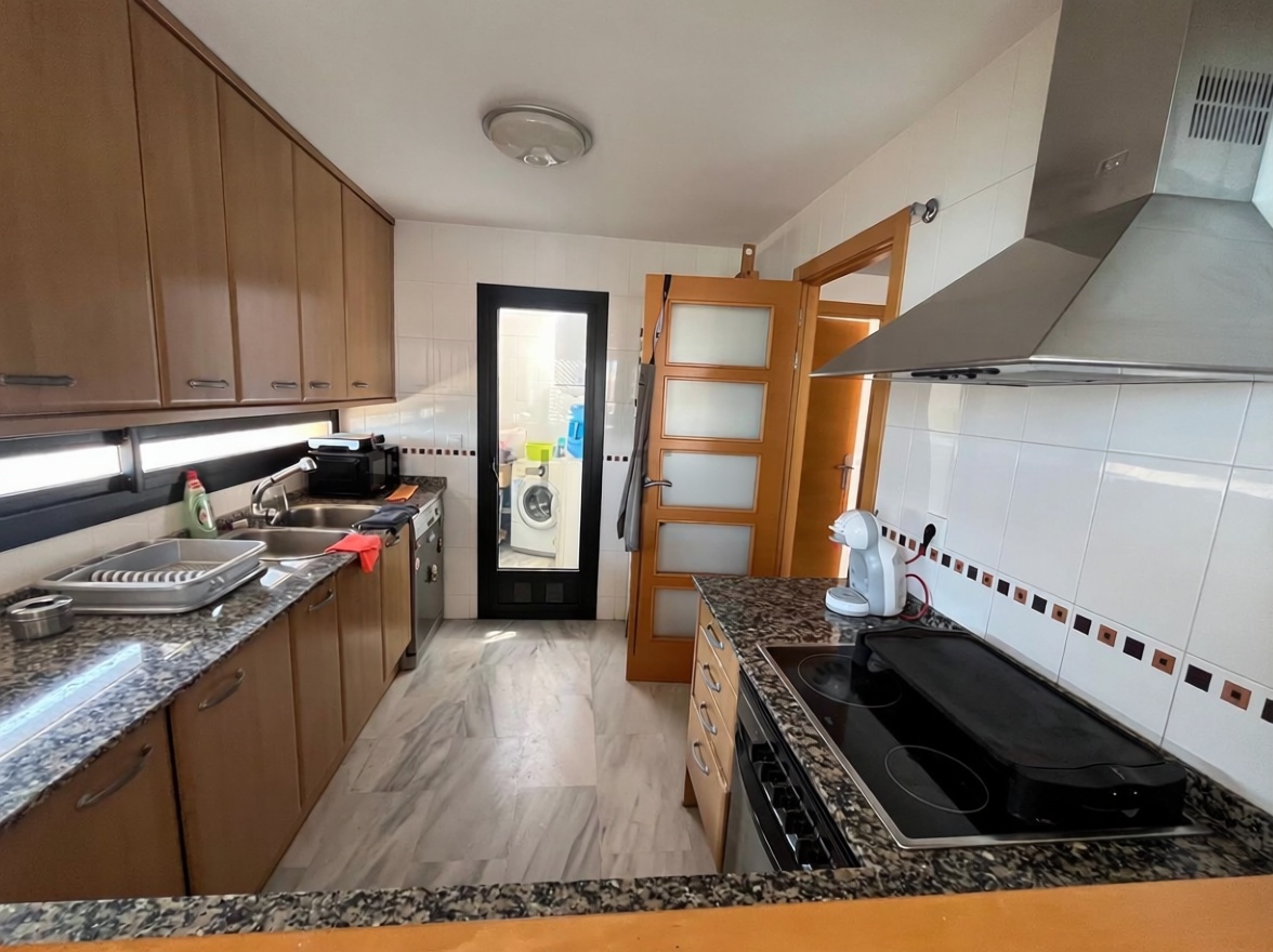 Piso en primera línea de playa en Miramar — Cocina