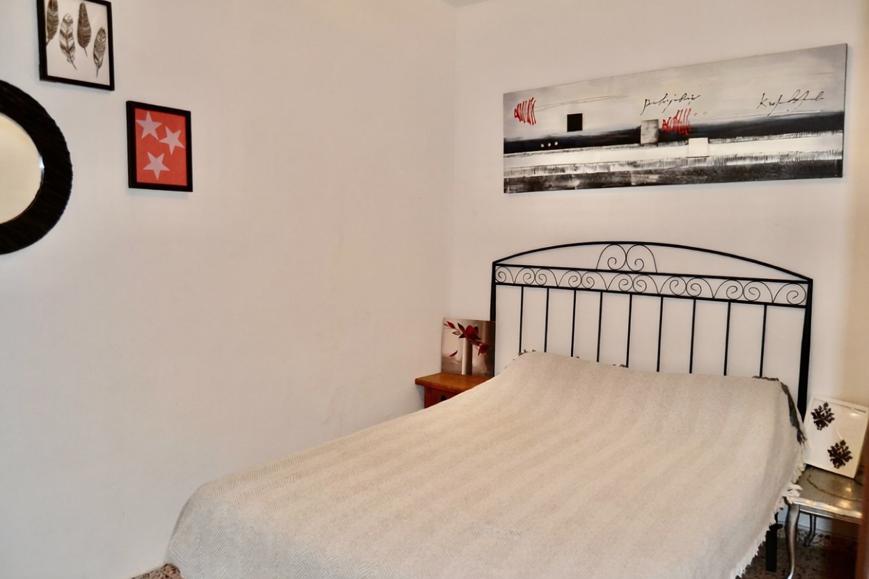 Flat in Villajoyosa on the Seafront — Bedroom