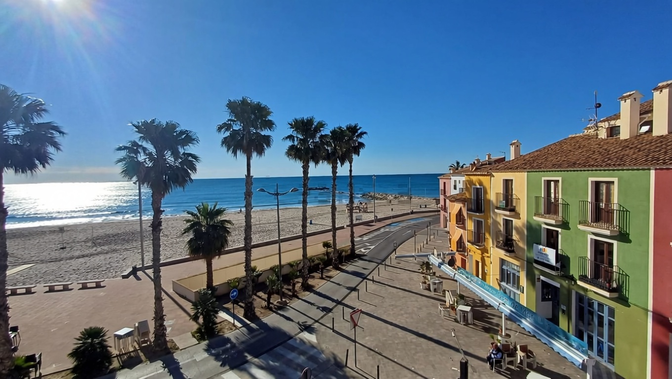 Dúplex en primera línea de playa en Villajoyosa — Sea view