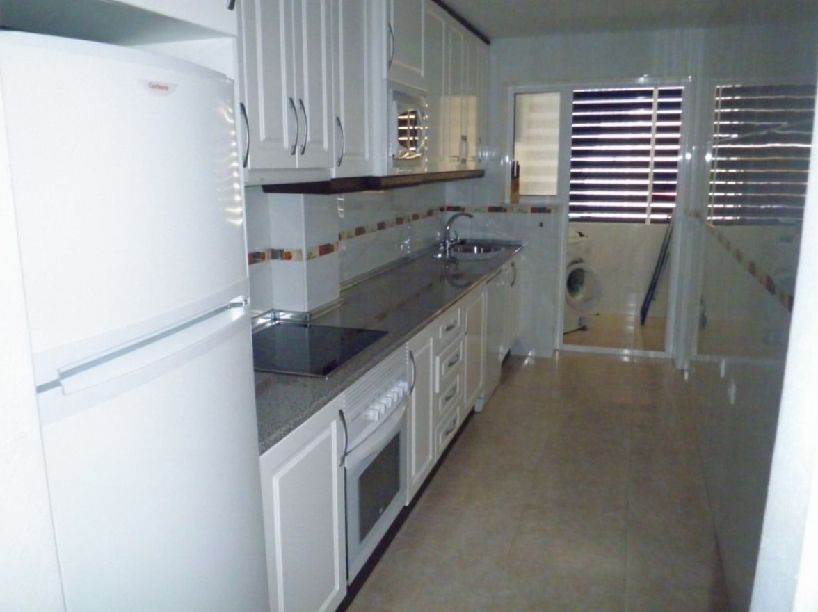 Flat in Villajoyosa, First Line of Beach — Kitchen