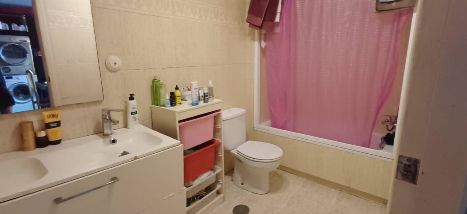 Flat in Villajoyosa on the Seafront — Bathroom