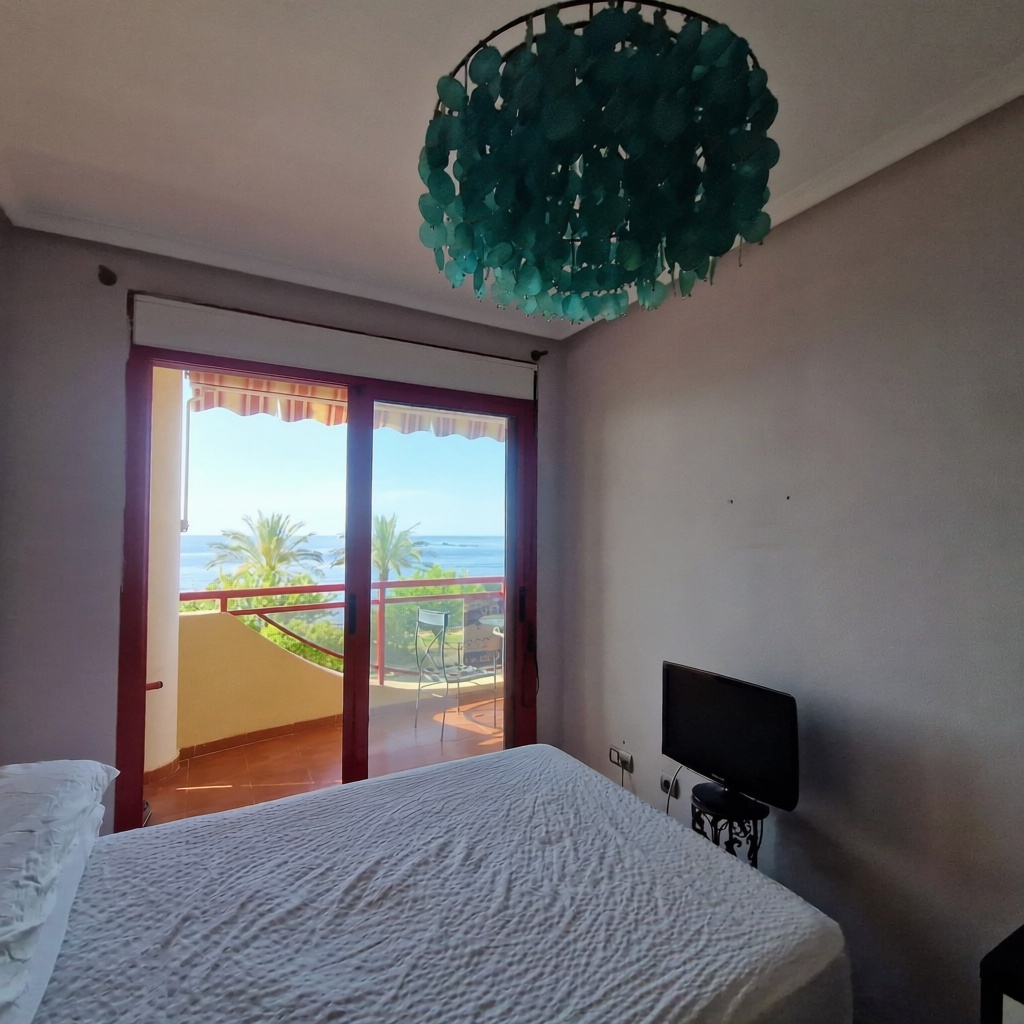 Piso en primera línea de playa en Villajoyosa — Bedroom