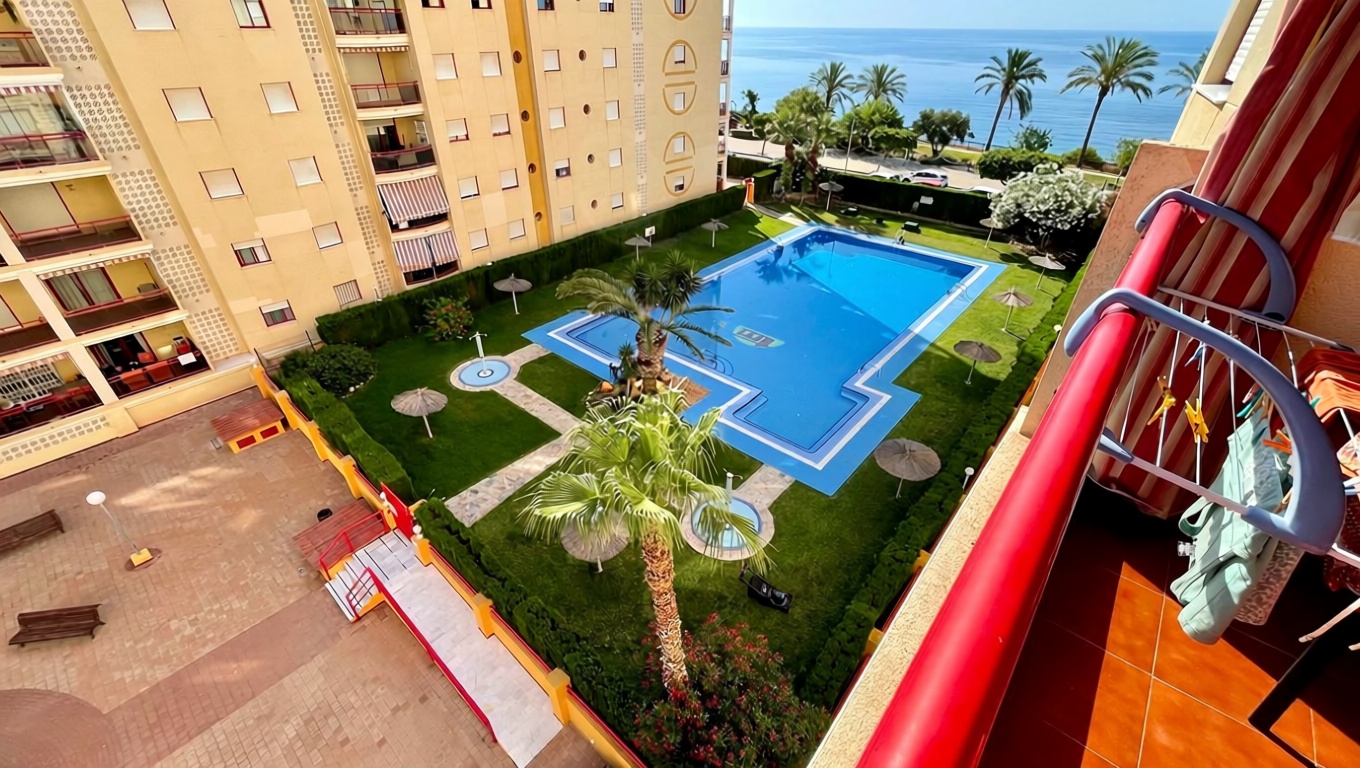 Piso en primera línea de playa en Villajoyosa — Sea terrace