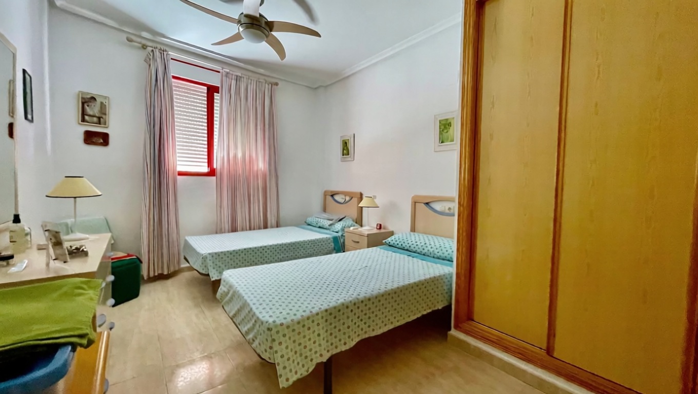 Piso en primera línea de playa en Villajoyosa — Bedroom