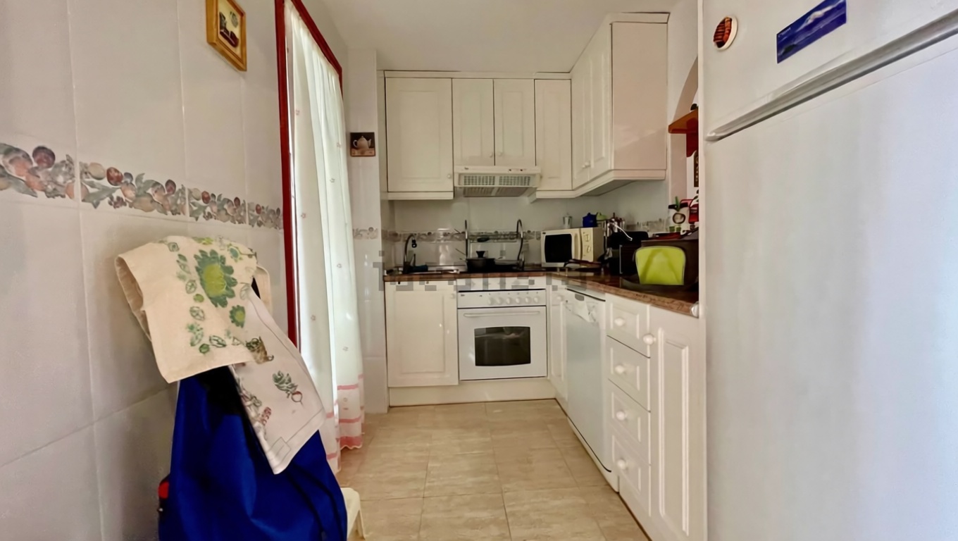 Piso en primera línea de playa en Villajoyosa — Kitchen