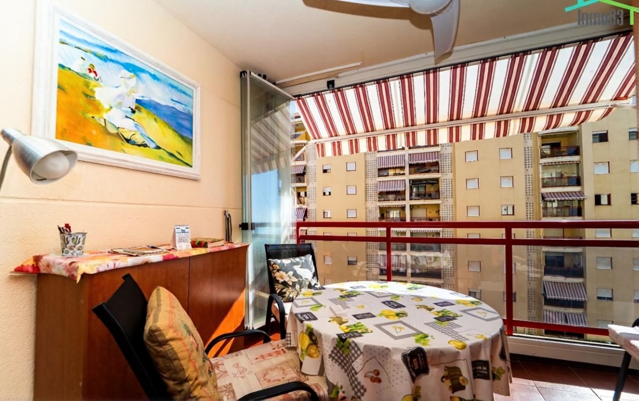 Flat on the Seafront in Villajoyosa — Living room