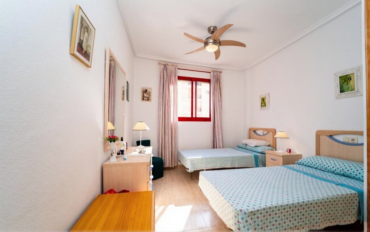 Flat on the Seafront in Villajoyosa — Bedroom