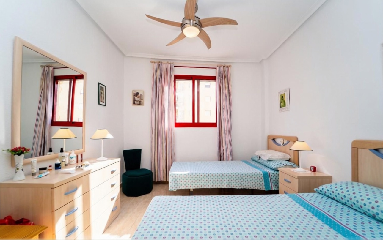 Flat on the Seafront in Villajoyosa — Bedroom