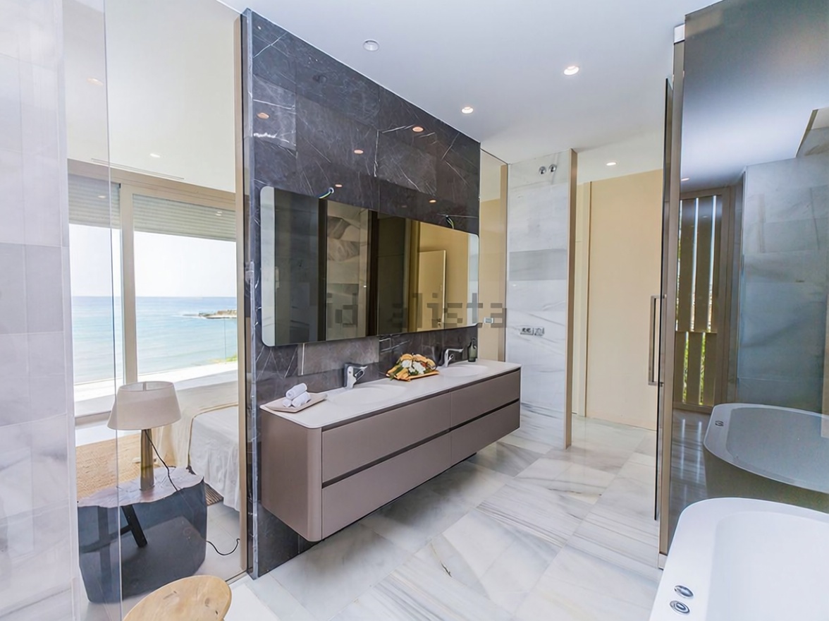 Chalet avec accès direct à la plage à El Campello — Sanitaires