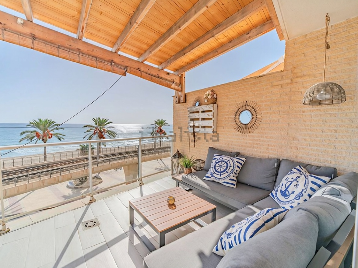 Beachfront flat in El Campello