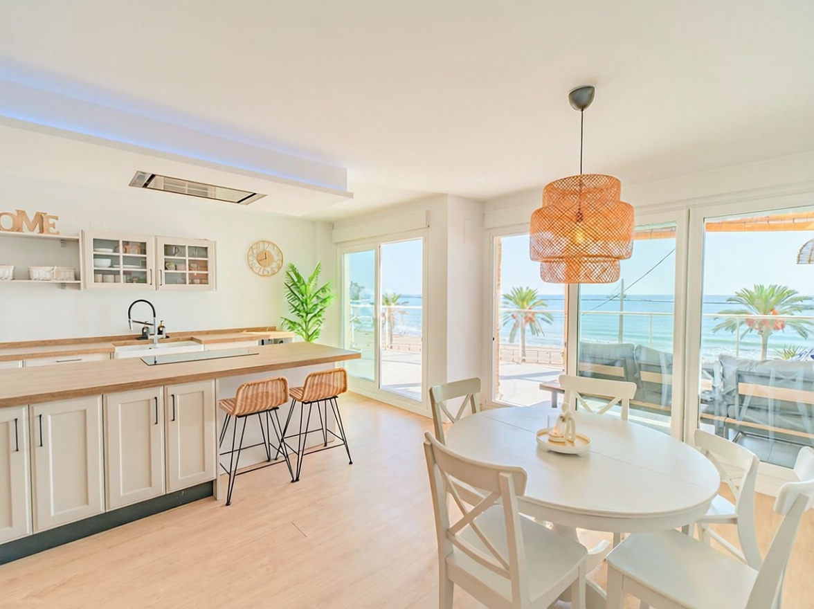 Beachfront flat in El Campello — Kitchen