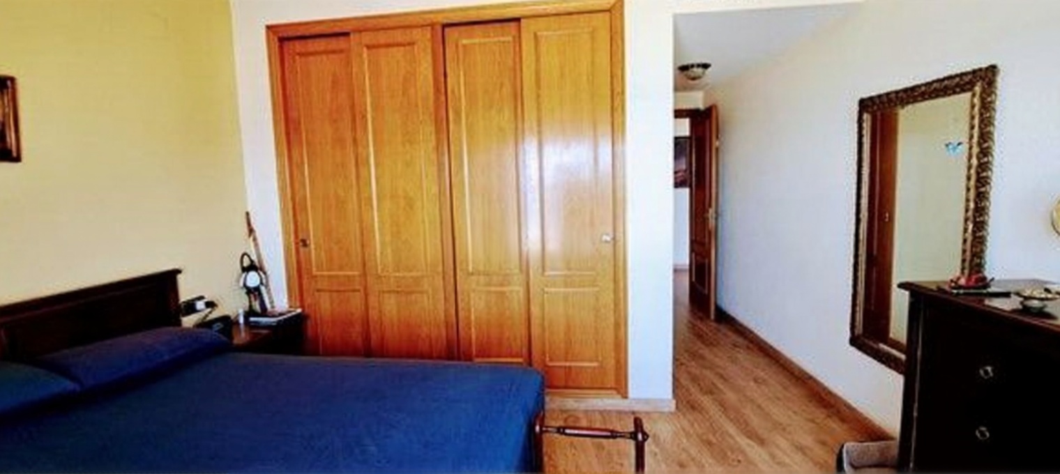 Ático en primera línea de mar en El Campello — Dormitorio